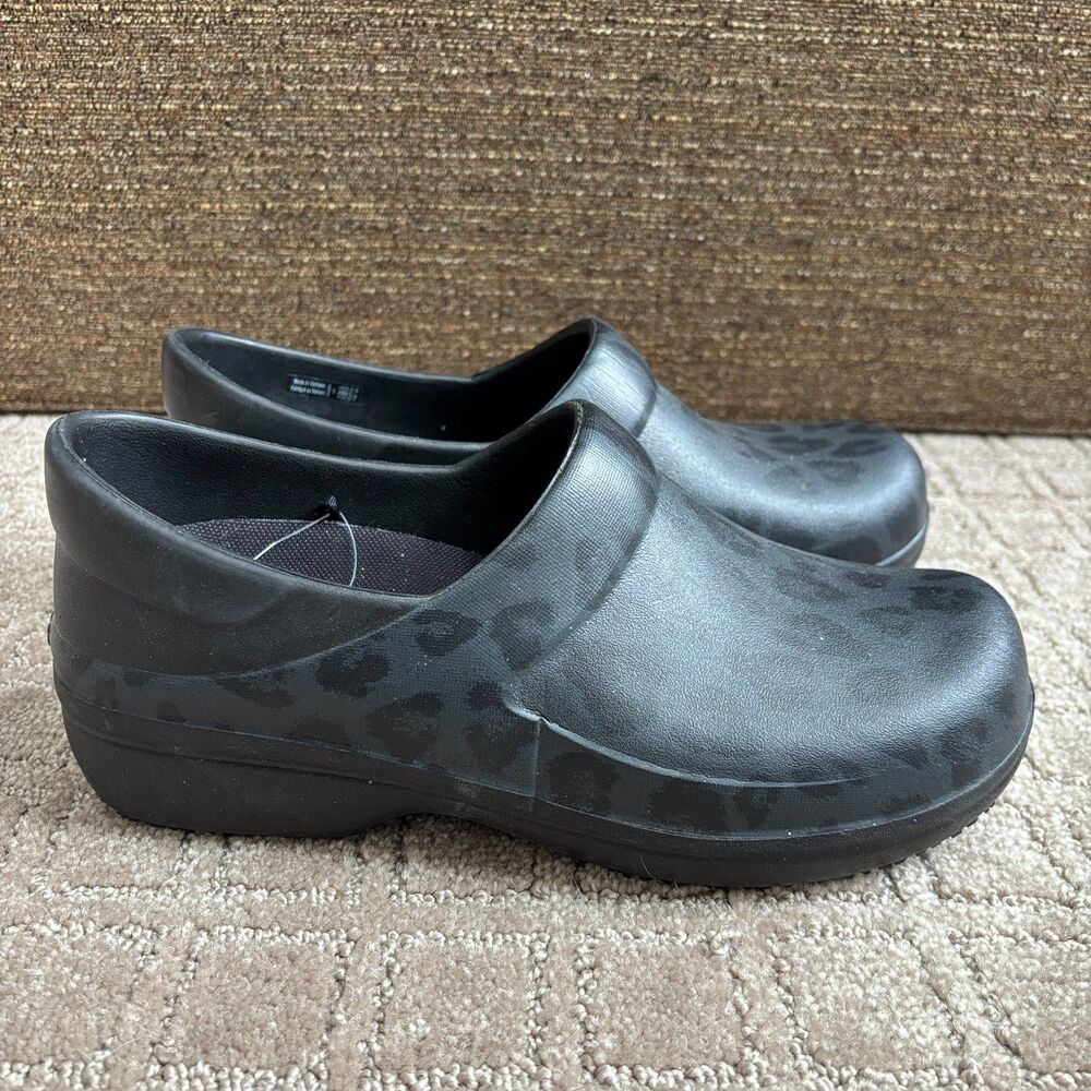 Crocs Neria Pro II Clogs Womens 8 Black Leopard Print Comfort Slip On Shoes Work